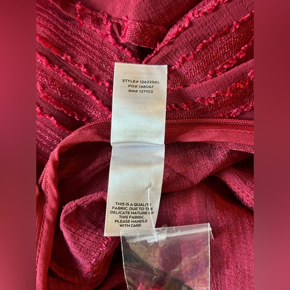 👗Lulu’s Spread the Cheer Wine Red Textured Square Neck Long Sleeve Top, size M - Picture 7 of 10